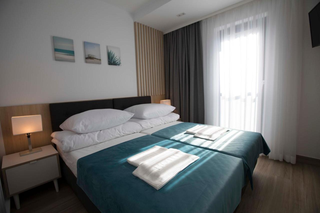 Willa Przy Porcie - Apartamenty Z Aneksami Kuchennymi Ustka Exterior photo