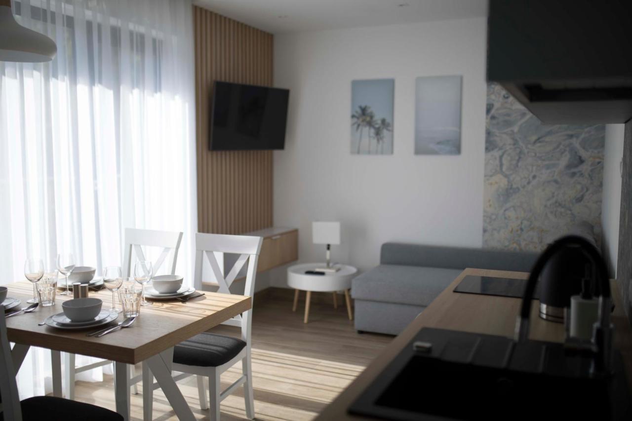 Willa Przy Porcie - Apartamenty Z Aneksami Kuchennymi Ustka Exterior photo