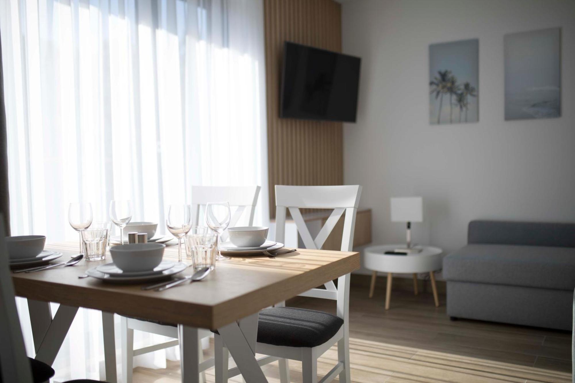 Willa Przy Porcie - Apartamenty Z Aneksami Kuchennymi Ustka Exterior photo